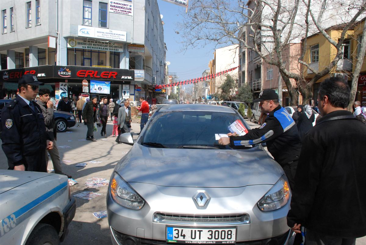 Polisten Sürücülere Ceza Şakası