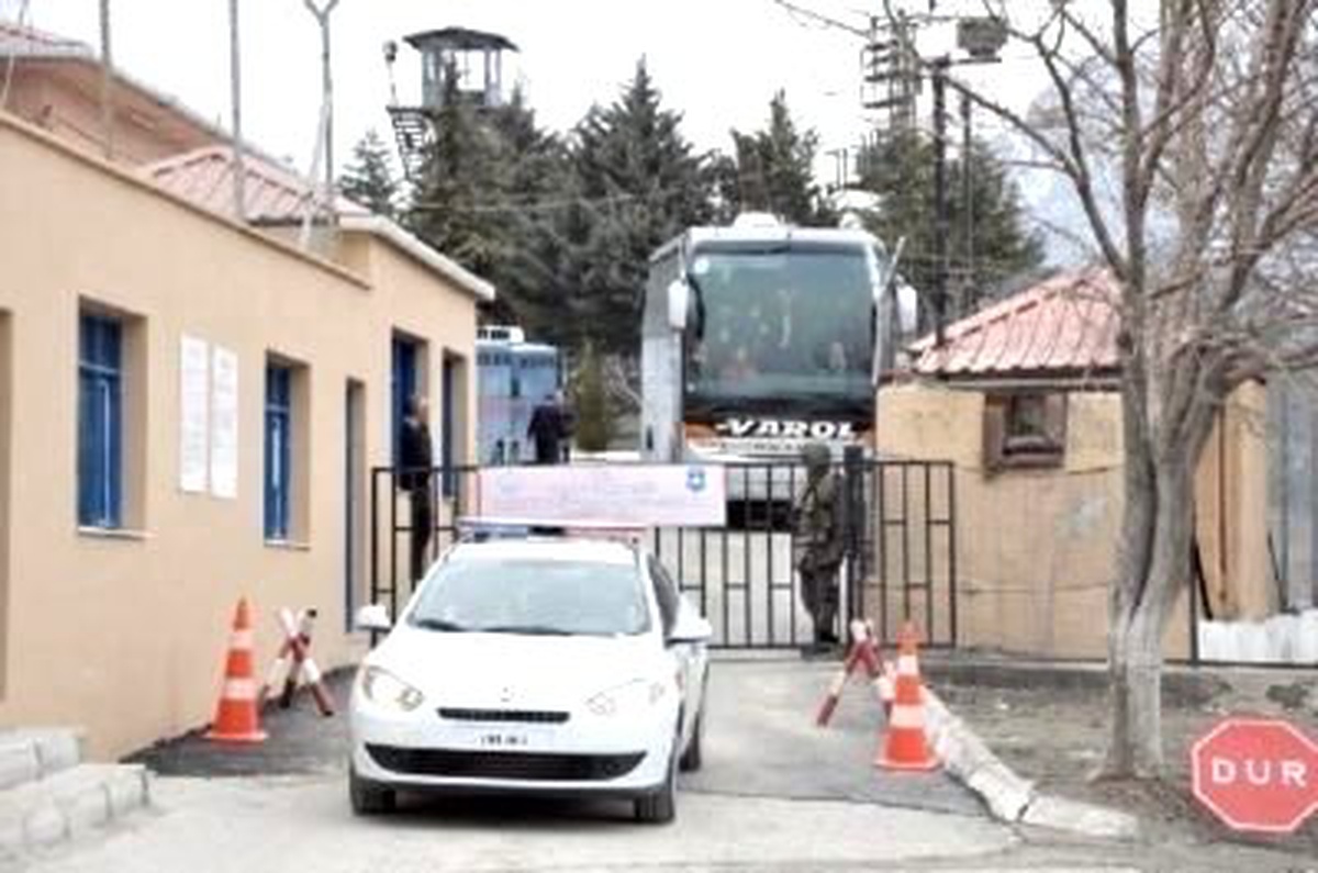 Pozantı Cezaevi\'ndeki Çocukların Sincan\'a Nakli