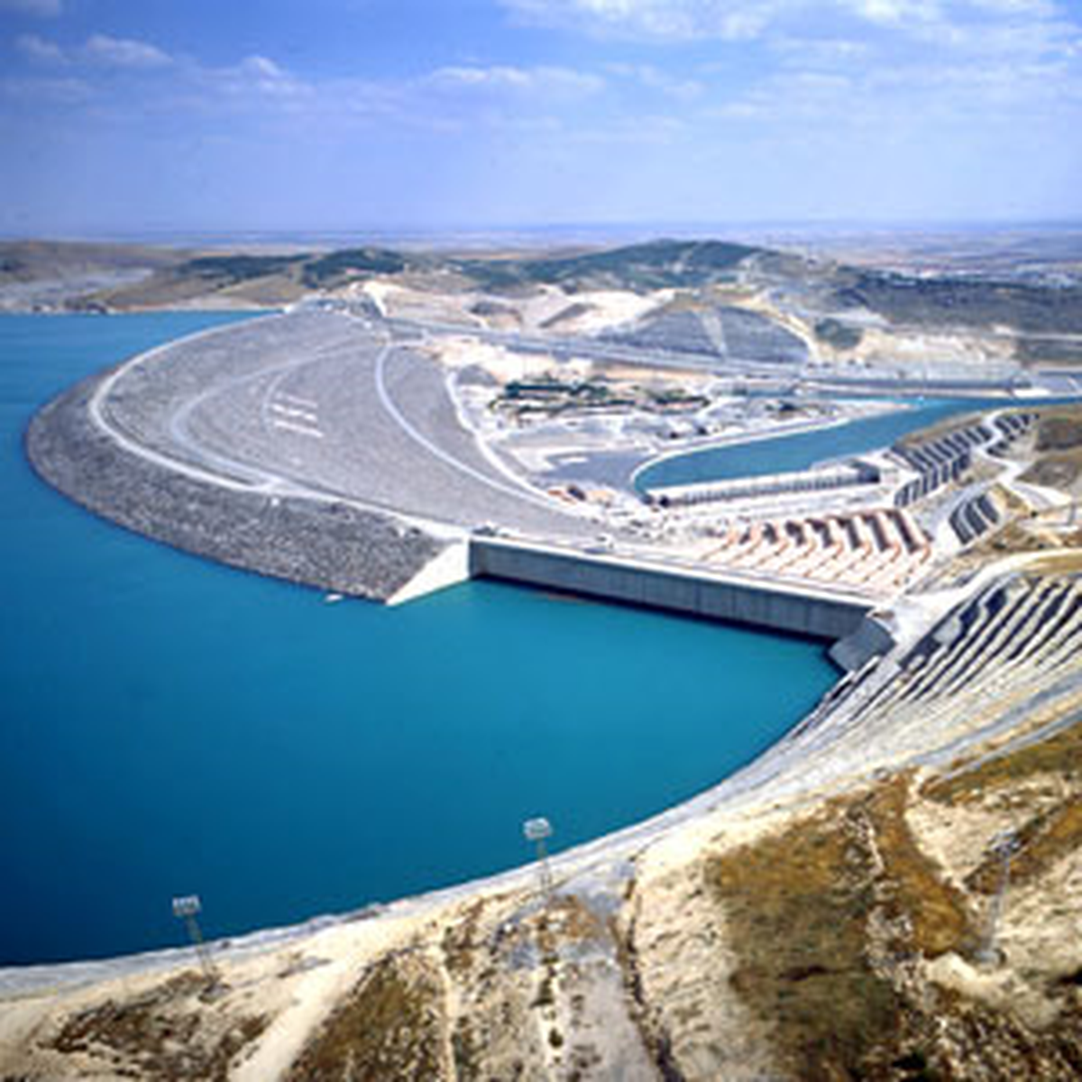 Türkiye\'nin Elektrik Enerjisi Lokomotifi: Atatürk Barajı