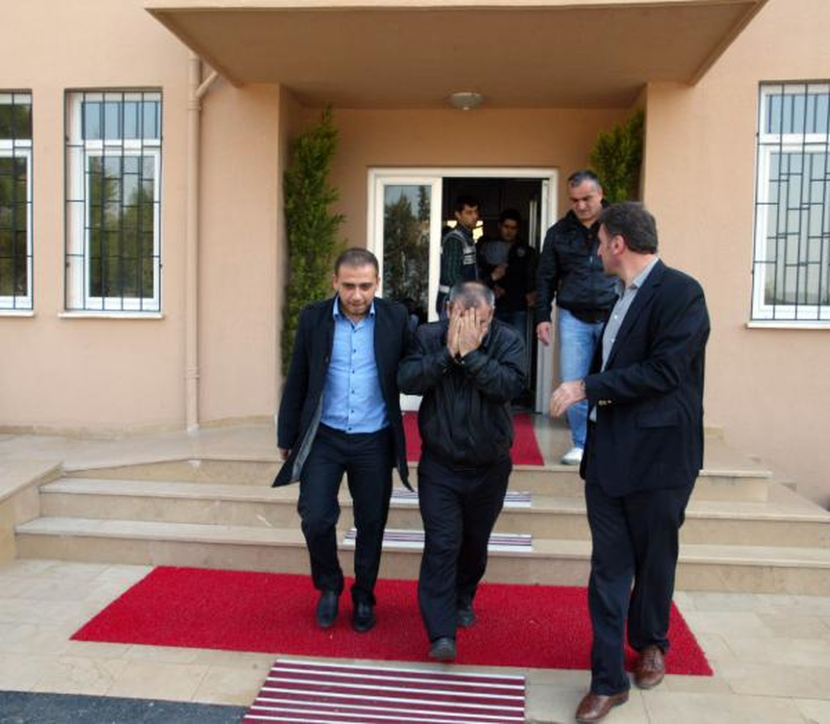 Tuzla\'da Çalıntı Oto Şebekesi Çökertildi
