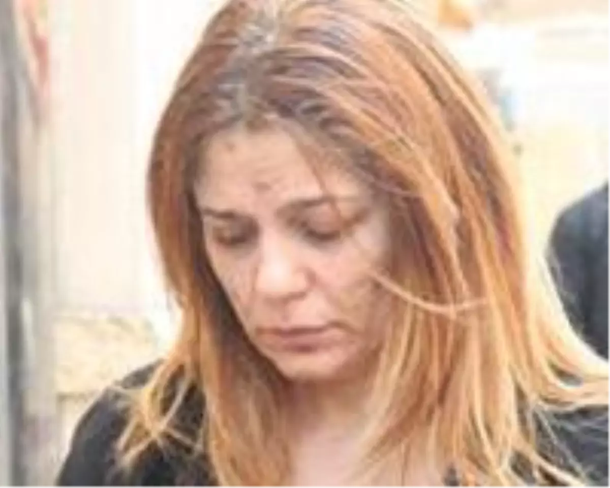 İzel Makyajsız Yakalandı