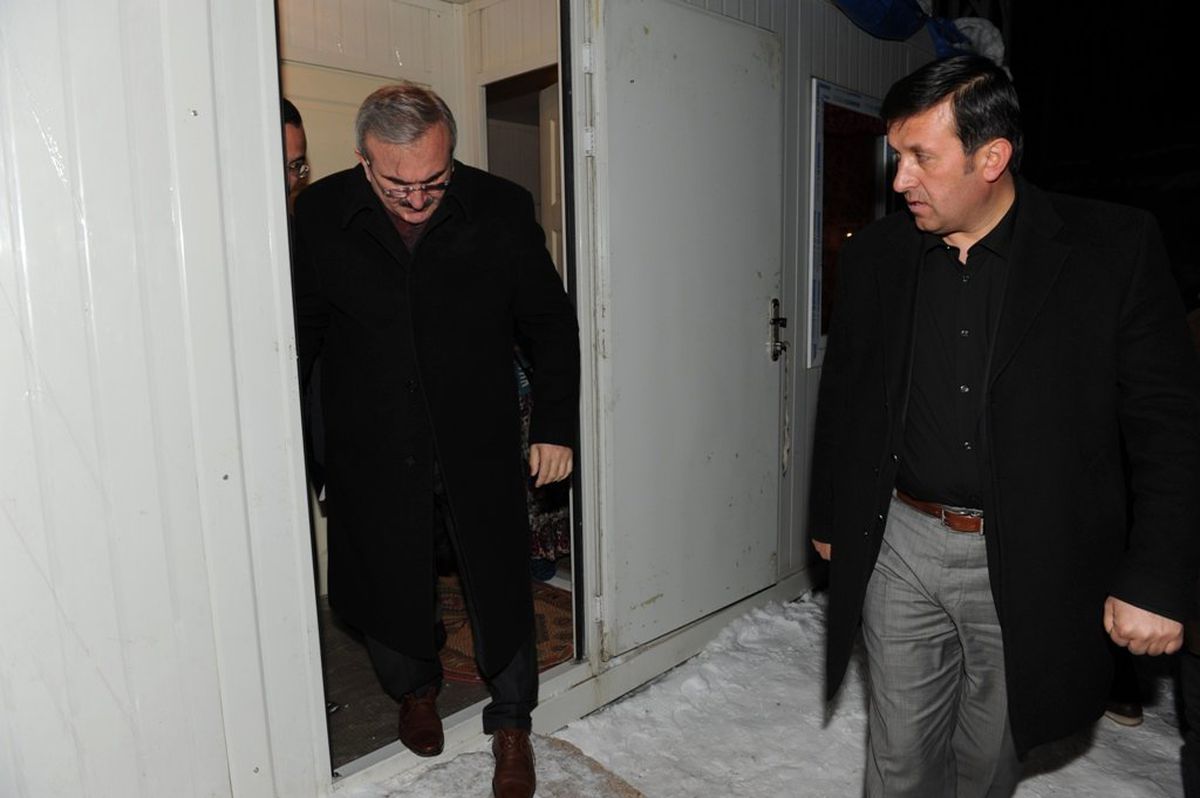 Vali Karaloğlu, Depremzedelere Devletin Sıcaklığını Götürüyor