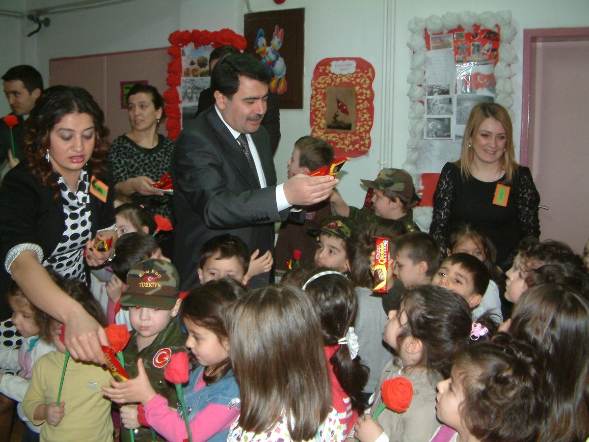 Vali Şahin Minik Dahiler\'in Sergisini Gezdi