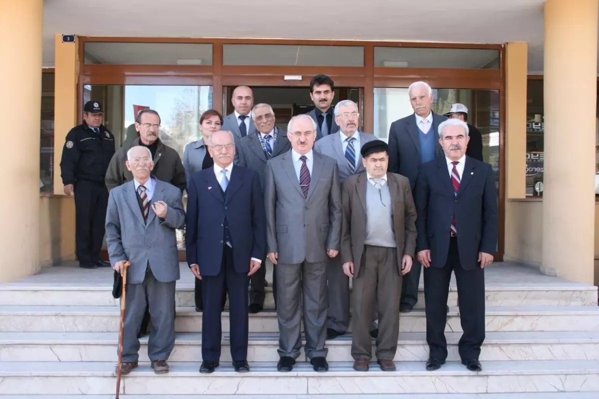 Yaşlılardan Vali'ye Ziyaret