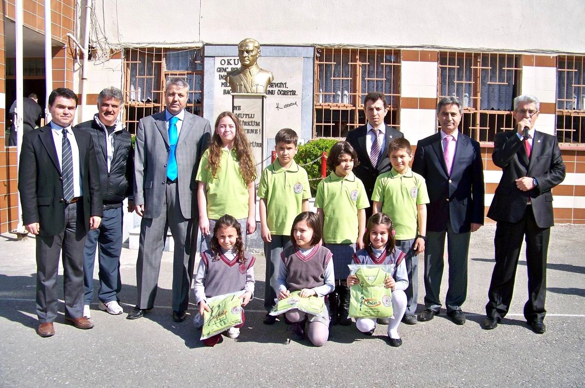 Yazlık Kıyafete "Dev Öğrenci" Modeli