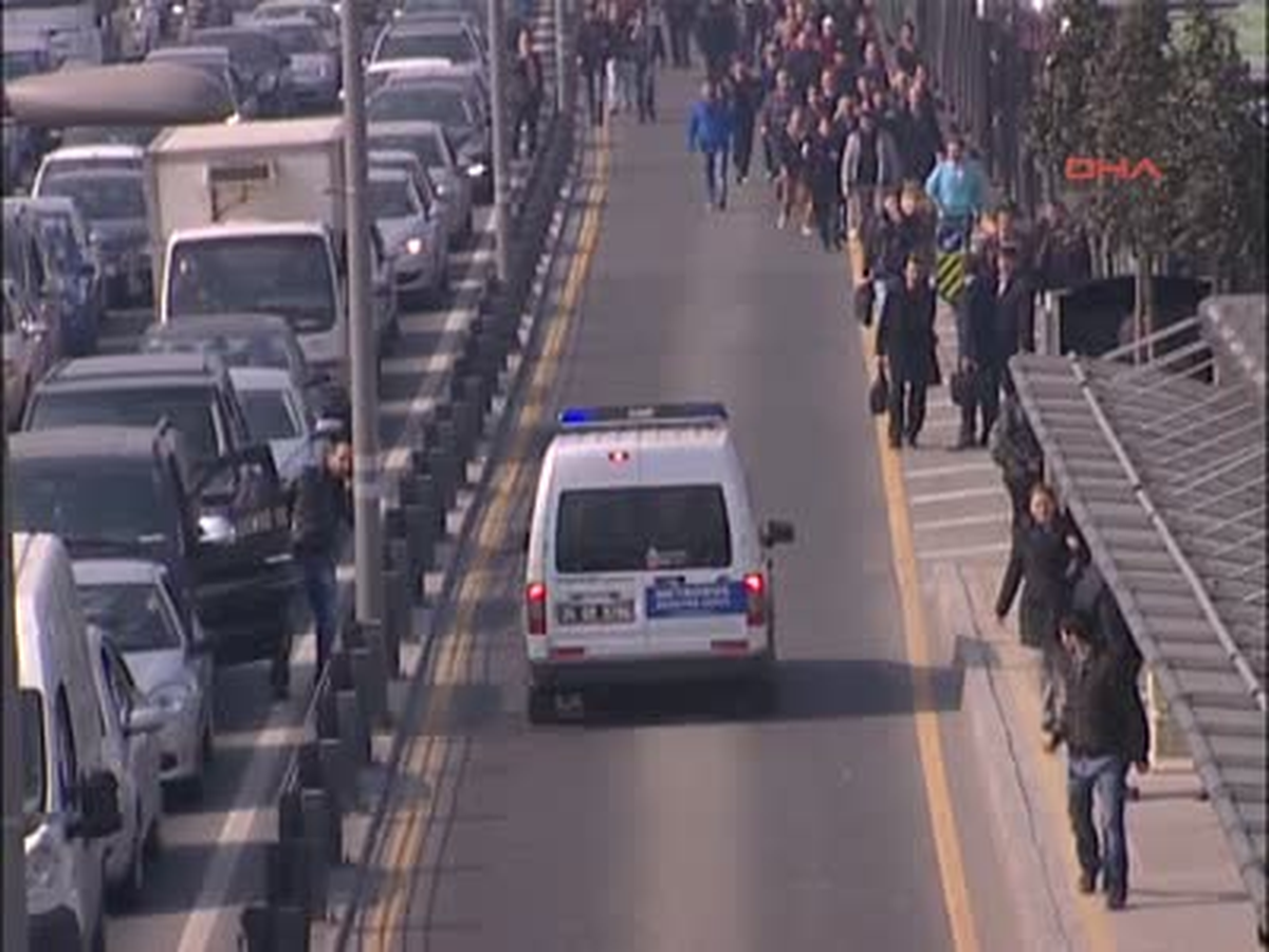 3 \'Şüpheli Poşet\' D100 ile Metrobüsü Durdurdu
