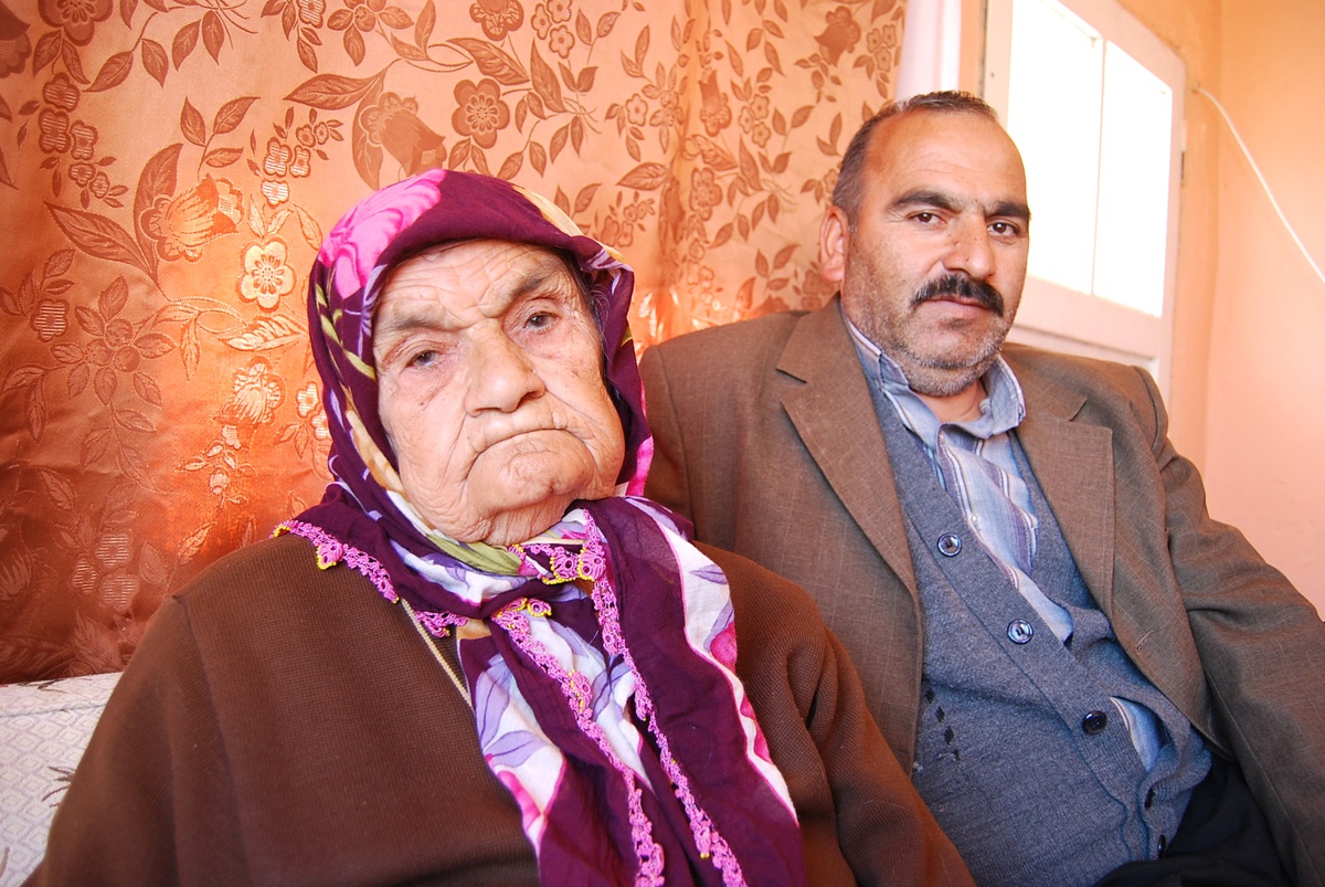 Medine Ninenin Maaşı 'Öldü' Diye Kesildi