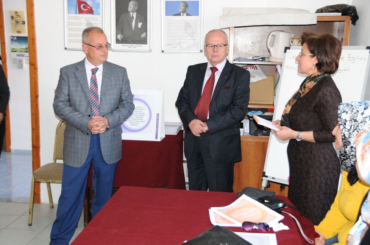 Anneçocuk Eğitiminde Başarılı Olanlara Sertifika Verildi