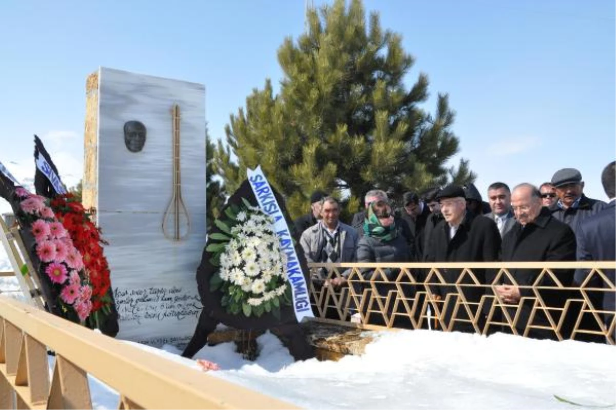 Aşık Veysel, Mezarı Başında Anıldı