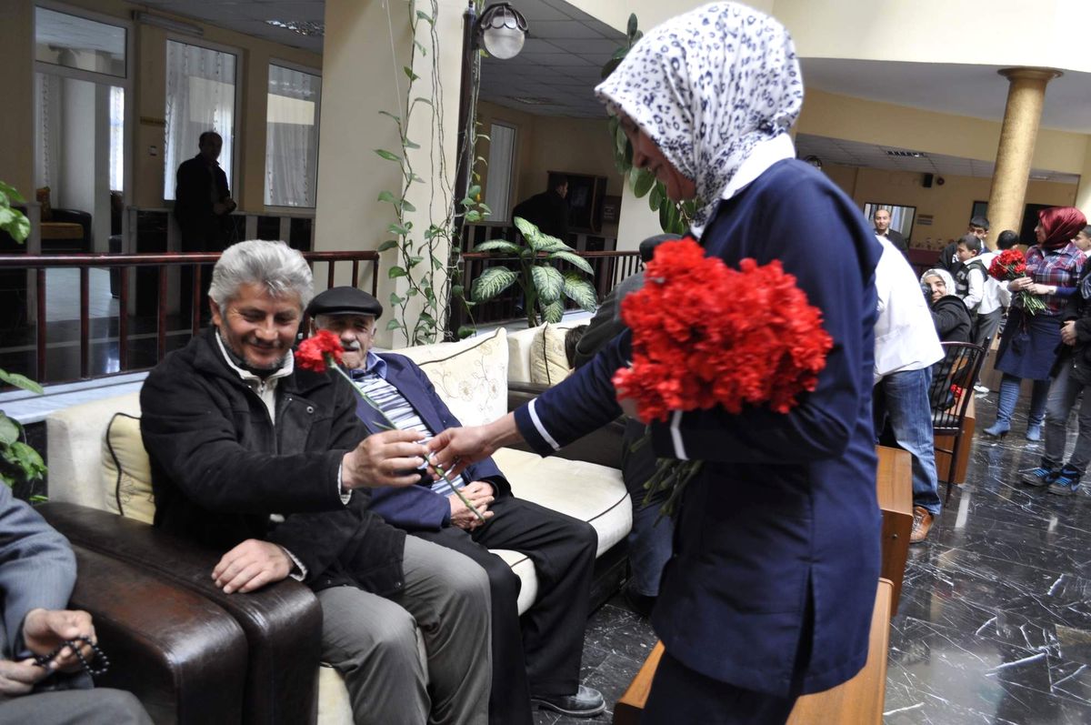 Avrupa Hastanesi Yaşlıları Unutmadı