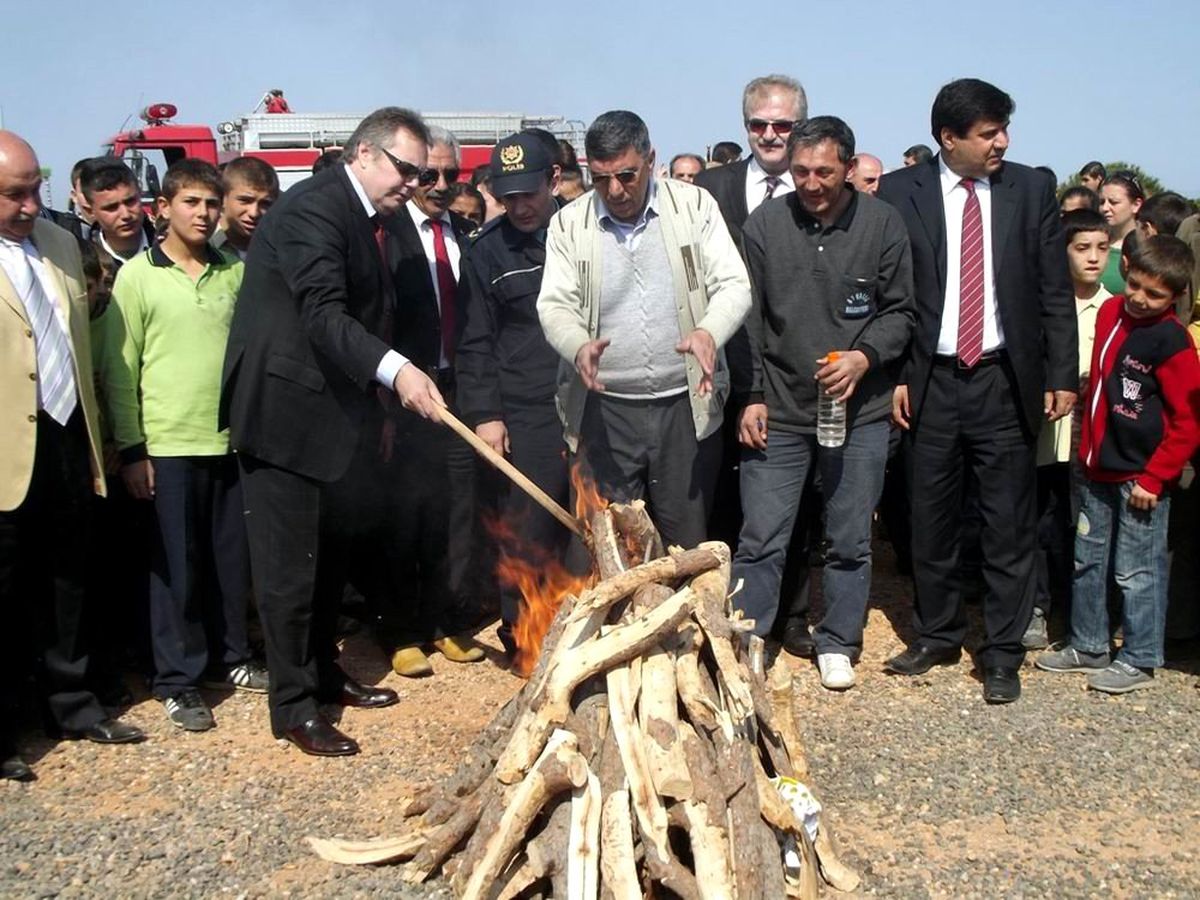 Ayvalık\'ta Coşkulu Nevruz