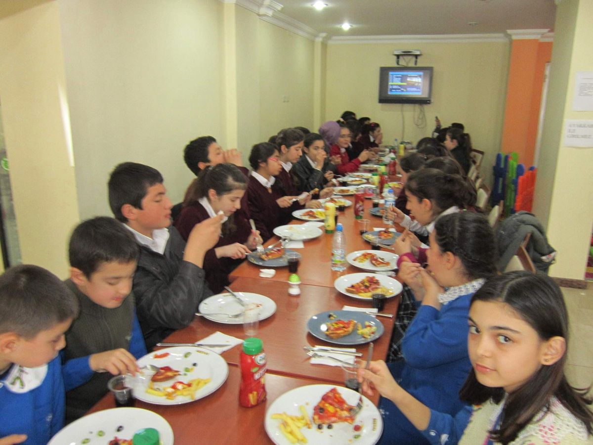 Başarılı Öğrencilere Pizza Partisi