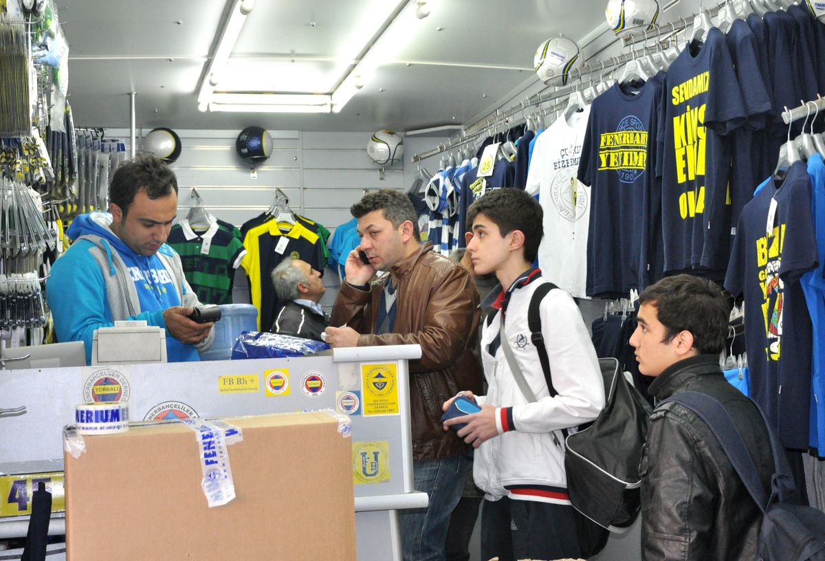 Bolulular Store Araçlarına Akın Etti