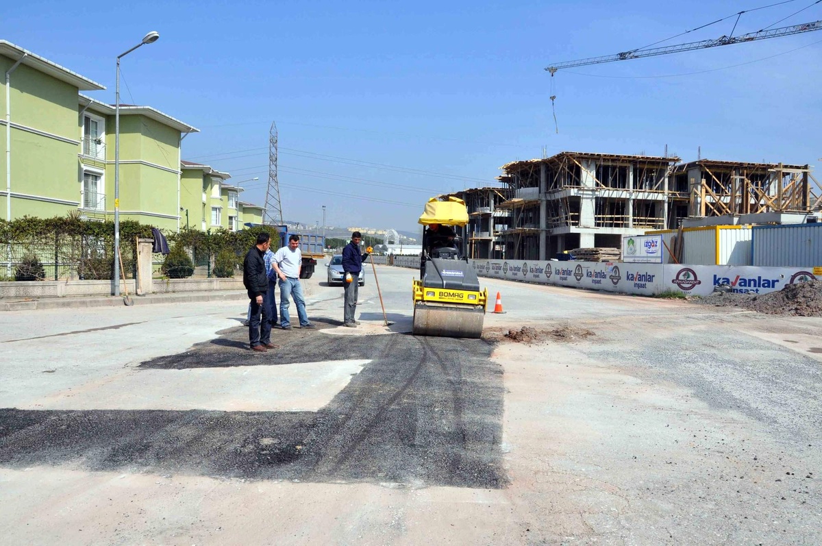 Büyükşehir, Bahara Girerken Bozulan Yolları Tamir Ediyor