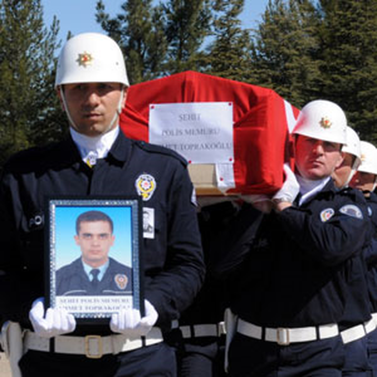 Cizre\'deki Polise Silahlı Saldırı