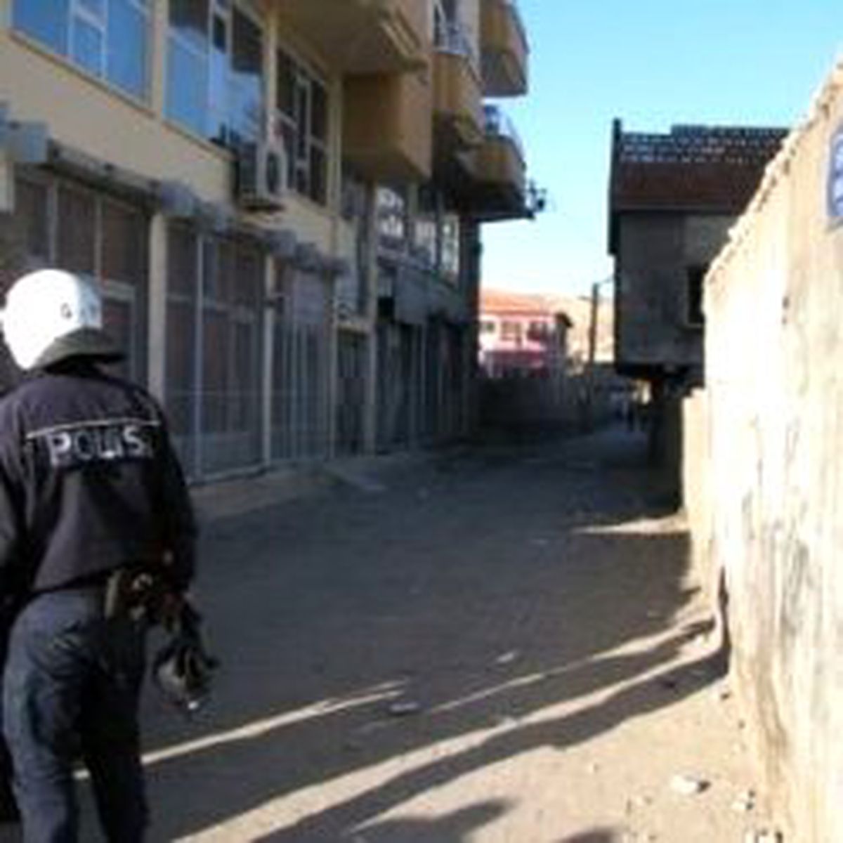 Nevruz\'da Yaralanan Polis Şehit Oldu