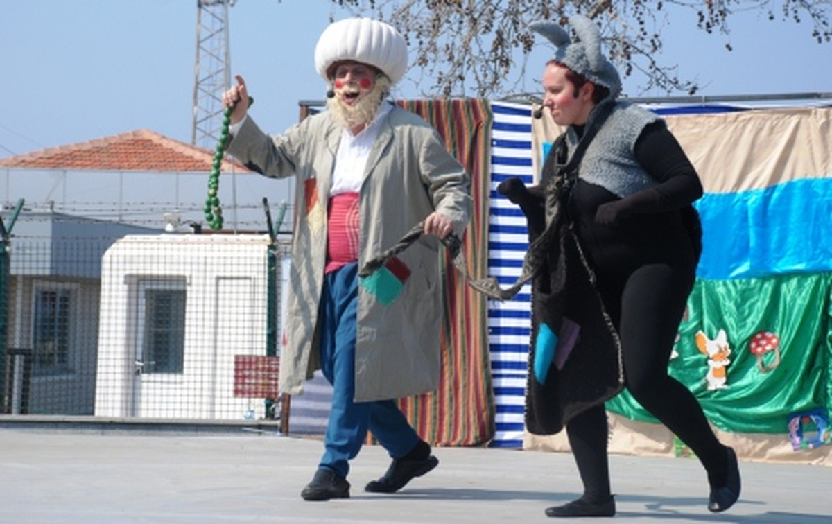 Dikilili Çocuklar Tiyatro Gününü Kutladı