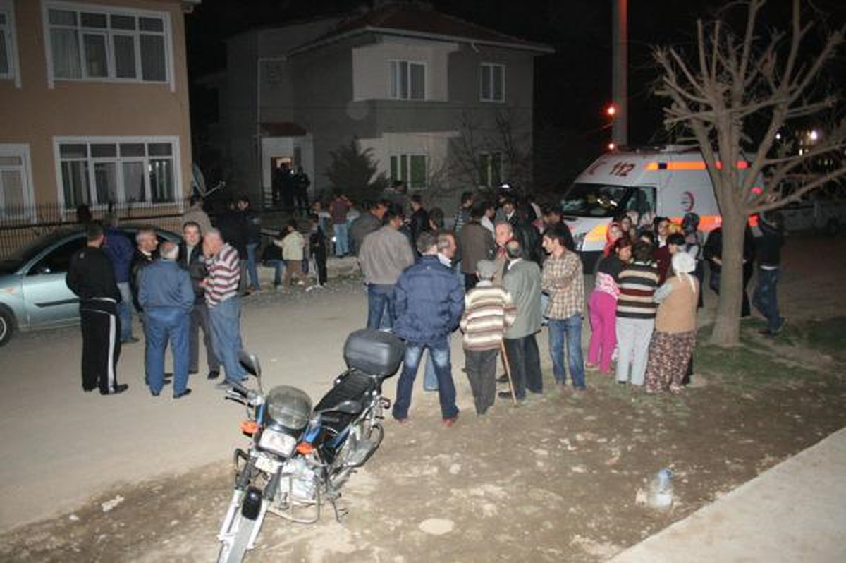 Eşi, Asılı Cesedini Buldu