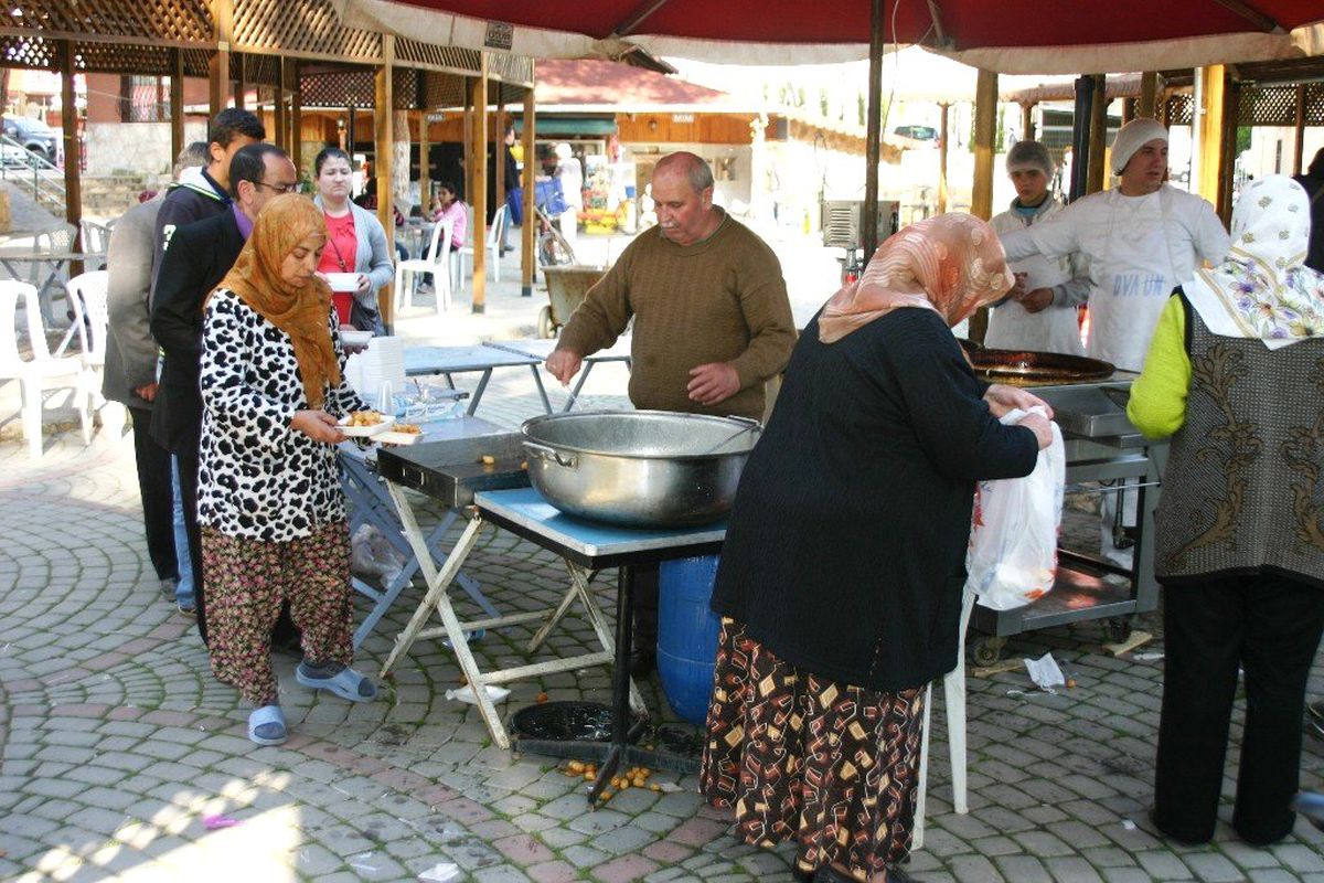 Esnaf, Paylaşarak Mutlu Oluyor