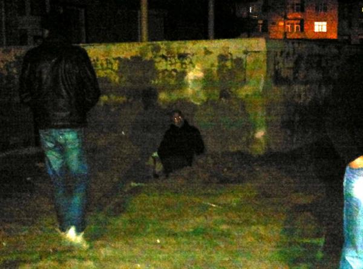 Evini Ateşe Verip Seyretti