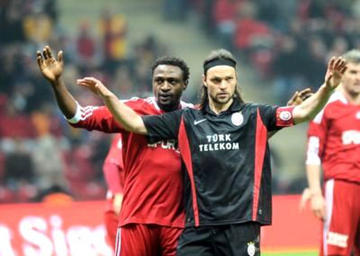 Galatasaray\'dan Kupaya Erken Veda