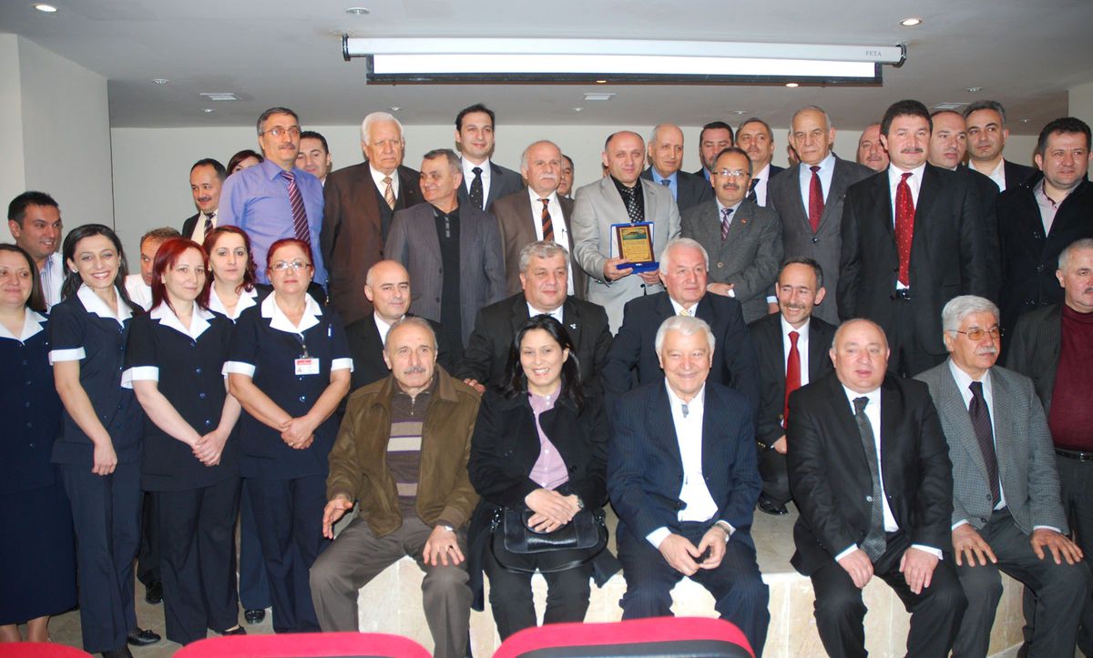 Giresun Prof. Dr. Ahmet İlhan Özdemir Hastanesi Başhekimi Bal\'a Yılın Bürokratı Ödülü