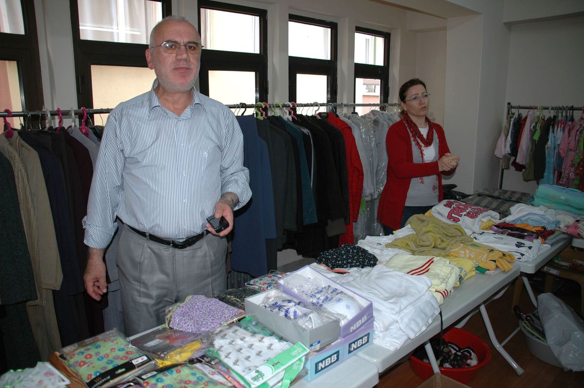 Gündoğdu\'da Bin 500 Aileye Yardım
