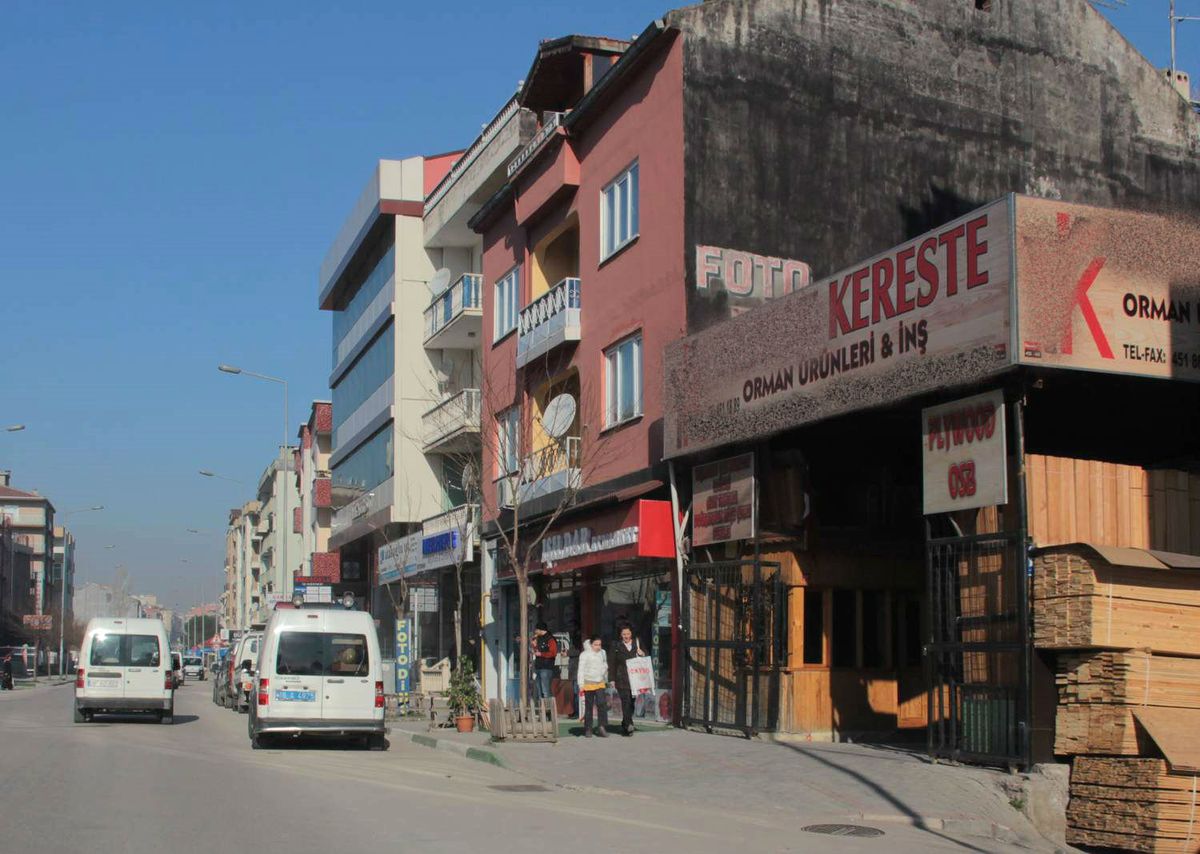 Hırsızlar Parkeleri Çaldı