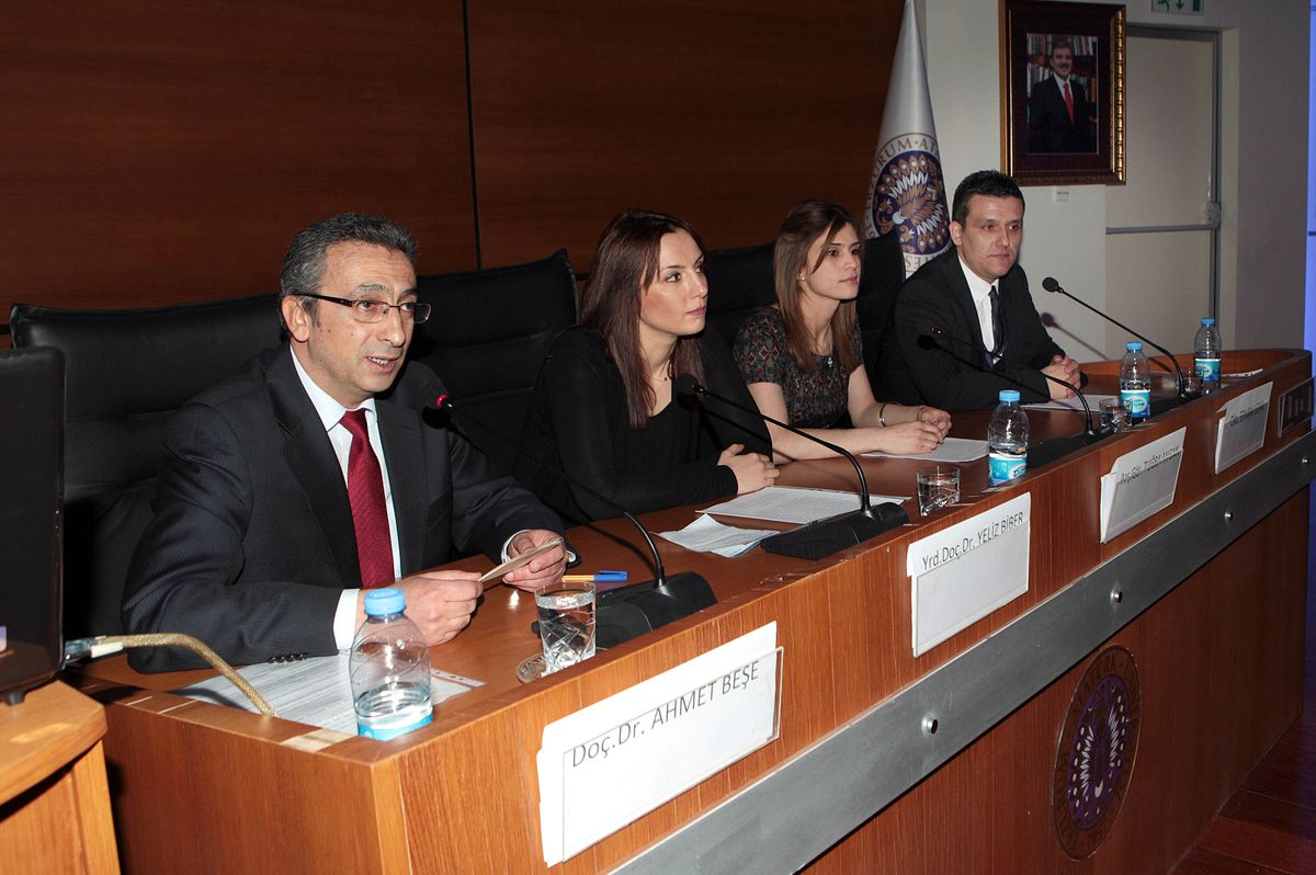 İngiliz Dili ve Edebiyatı Hocaları "Suratına Tiyatro" Akımını Anlattı