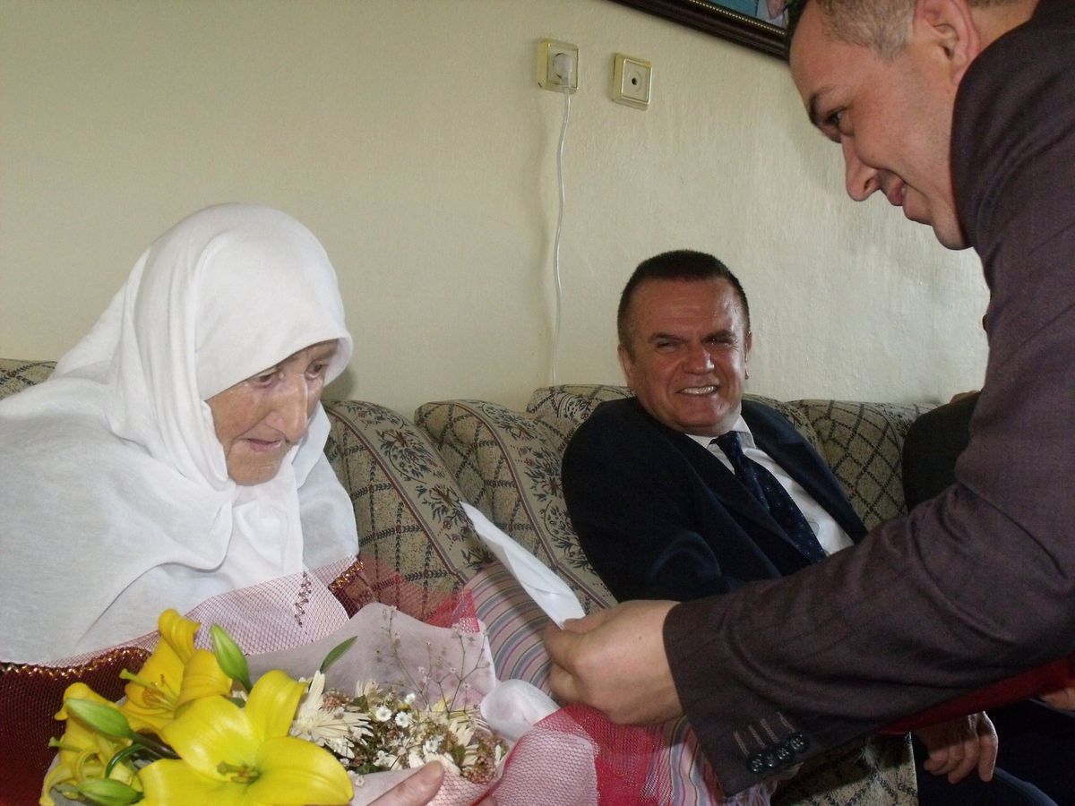 Kaymakam Mehmet Demirezer'den Yaşlılara Evlerinde Ziyaret