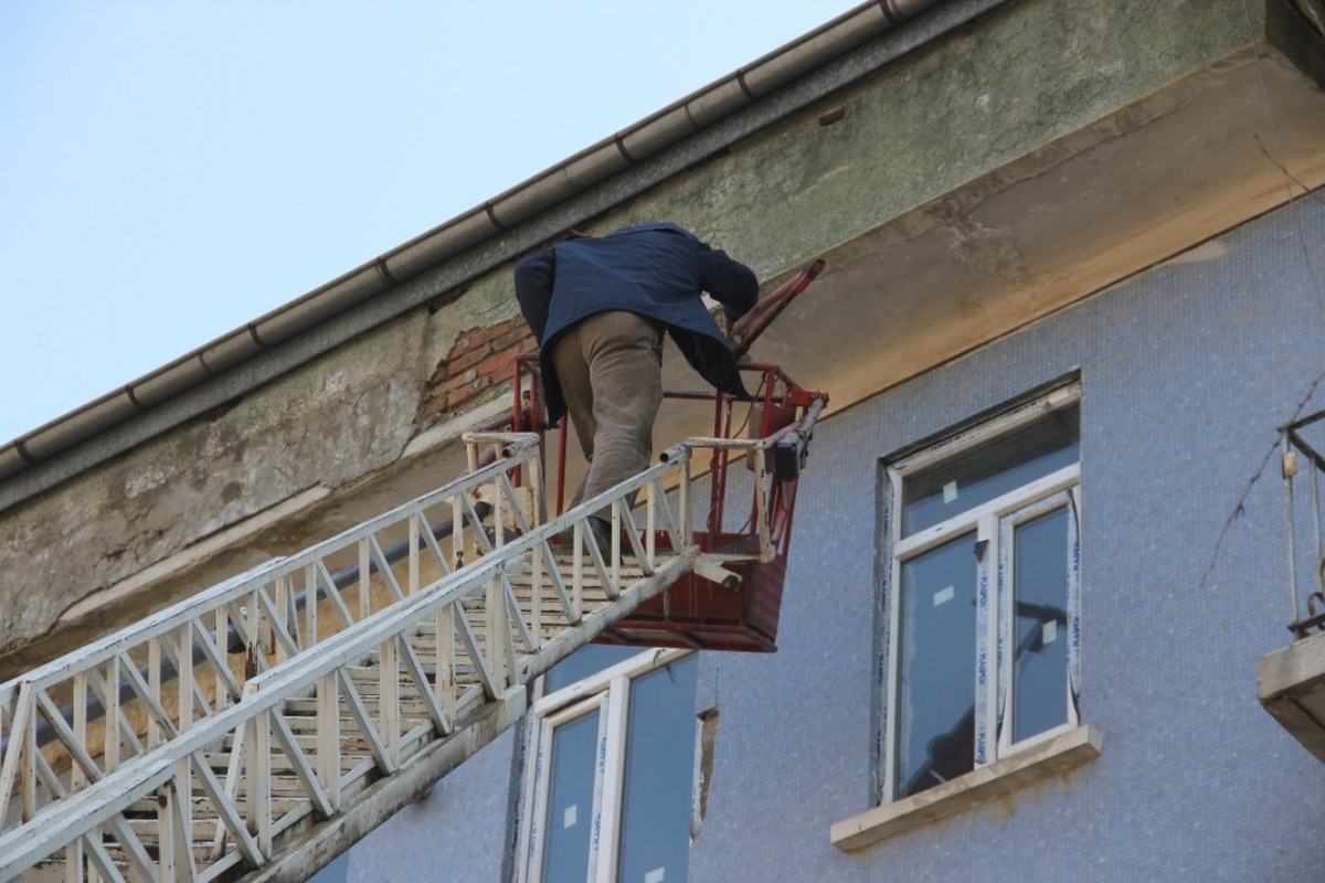 Korkutan Sıva Parçaları Temizlendi