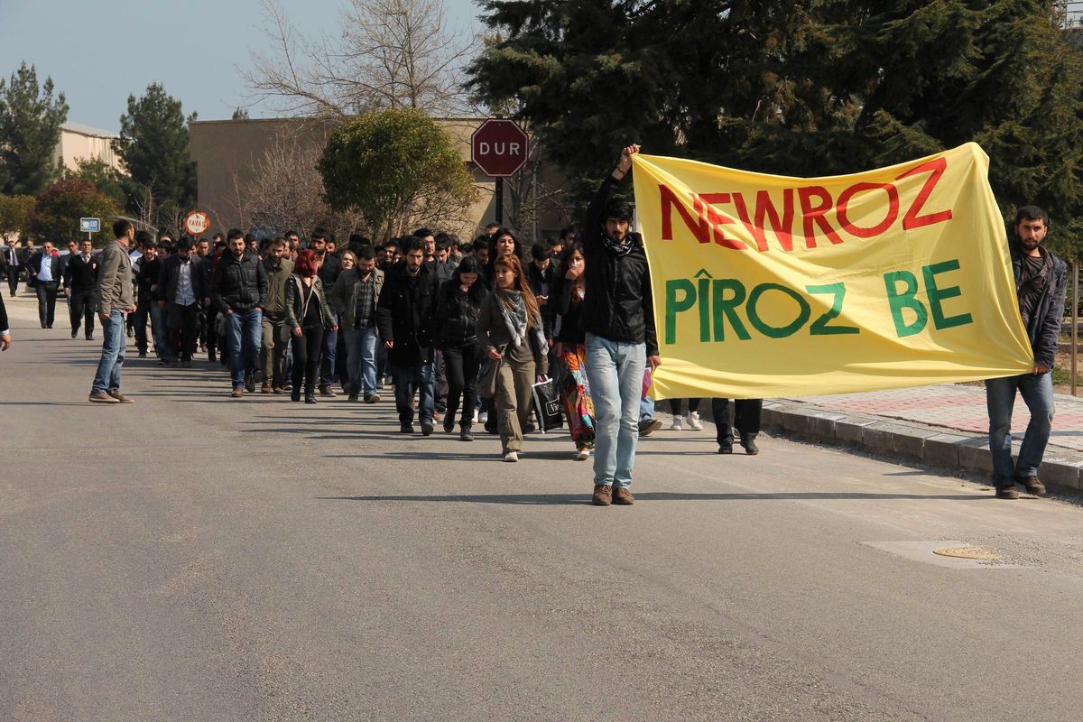 Kürtçe Şarkı ve Şiirlerle Nevruz Kutladılar