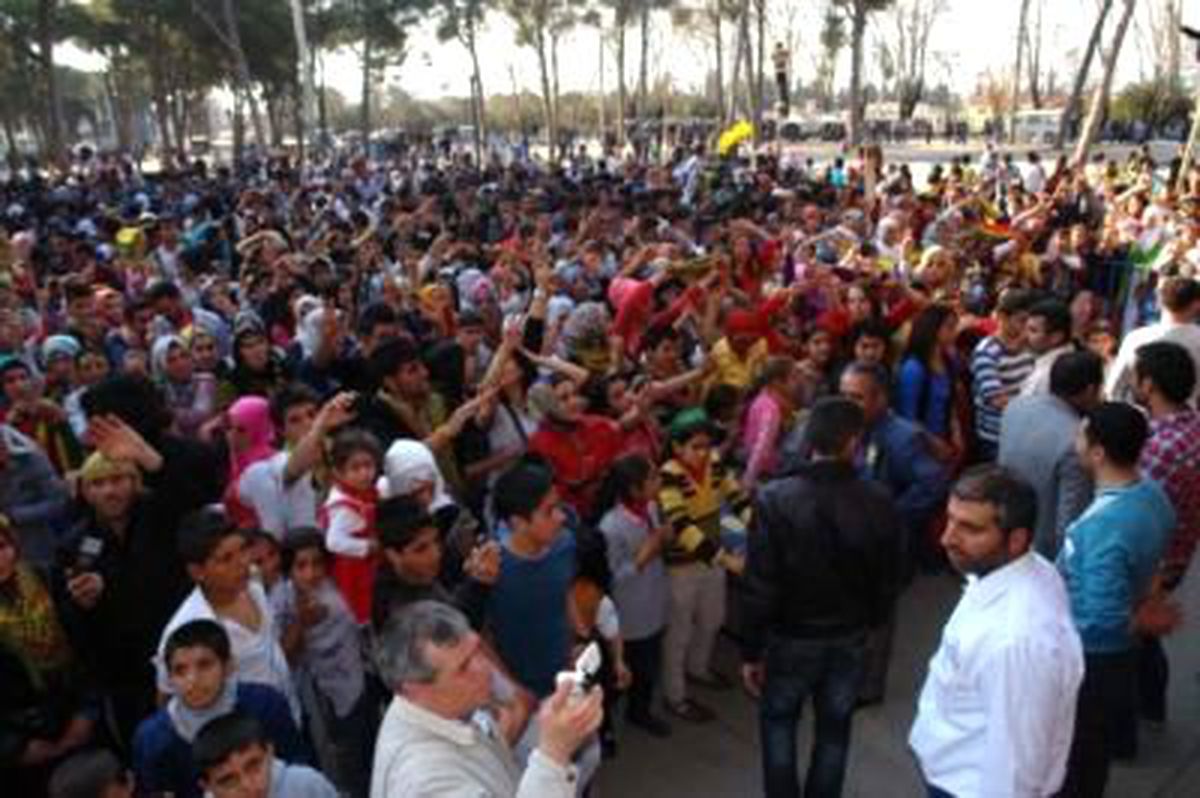 Manisa\'da Polise Taş Atan 3 Kişi Gözaltına Alındı