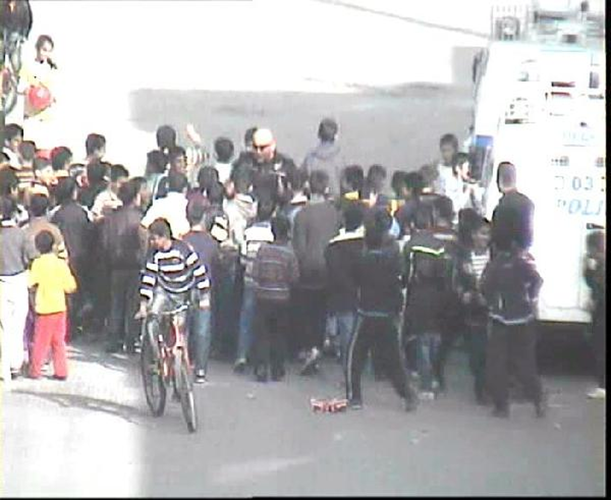 Mersin\'deki İzinsiz Gösterilerde Mobese\'ye İlginç Görüntüler Yansıdı