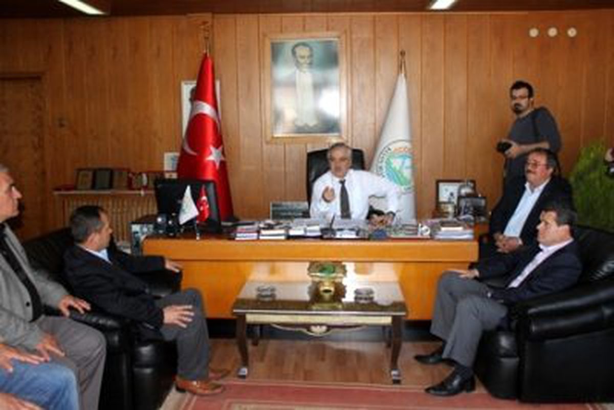Muhtarlar Derneği\'nden Özcan\'a Ziyaret