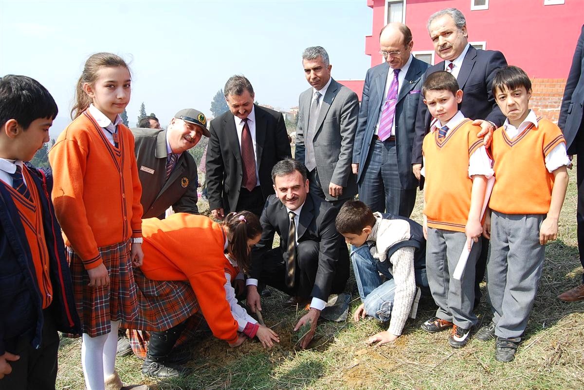 Orman Haftasını Fidan Dikerek Kutladılar