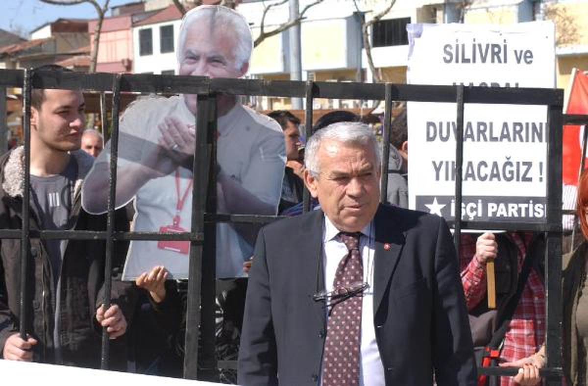 Parmaklıklı Protesto