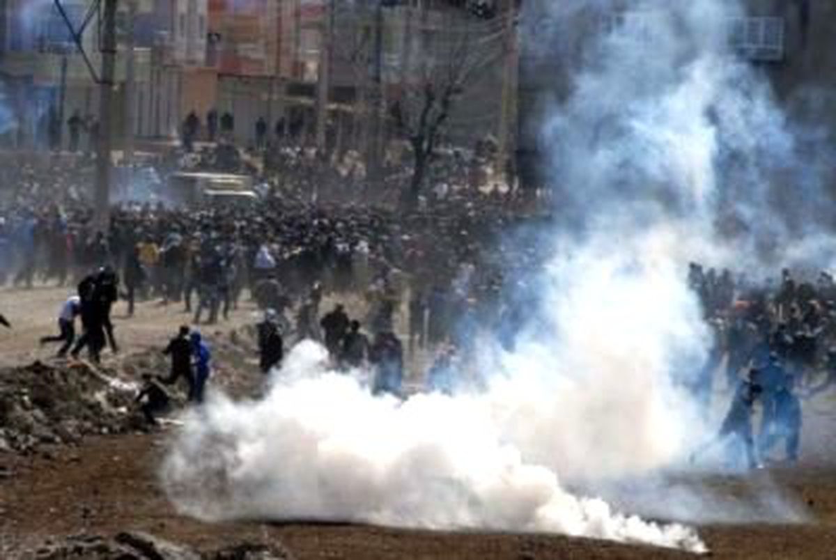 Salihli\'de Olaylı Nevruz: 14 Gözaltı
