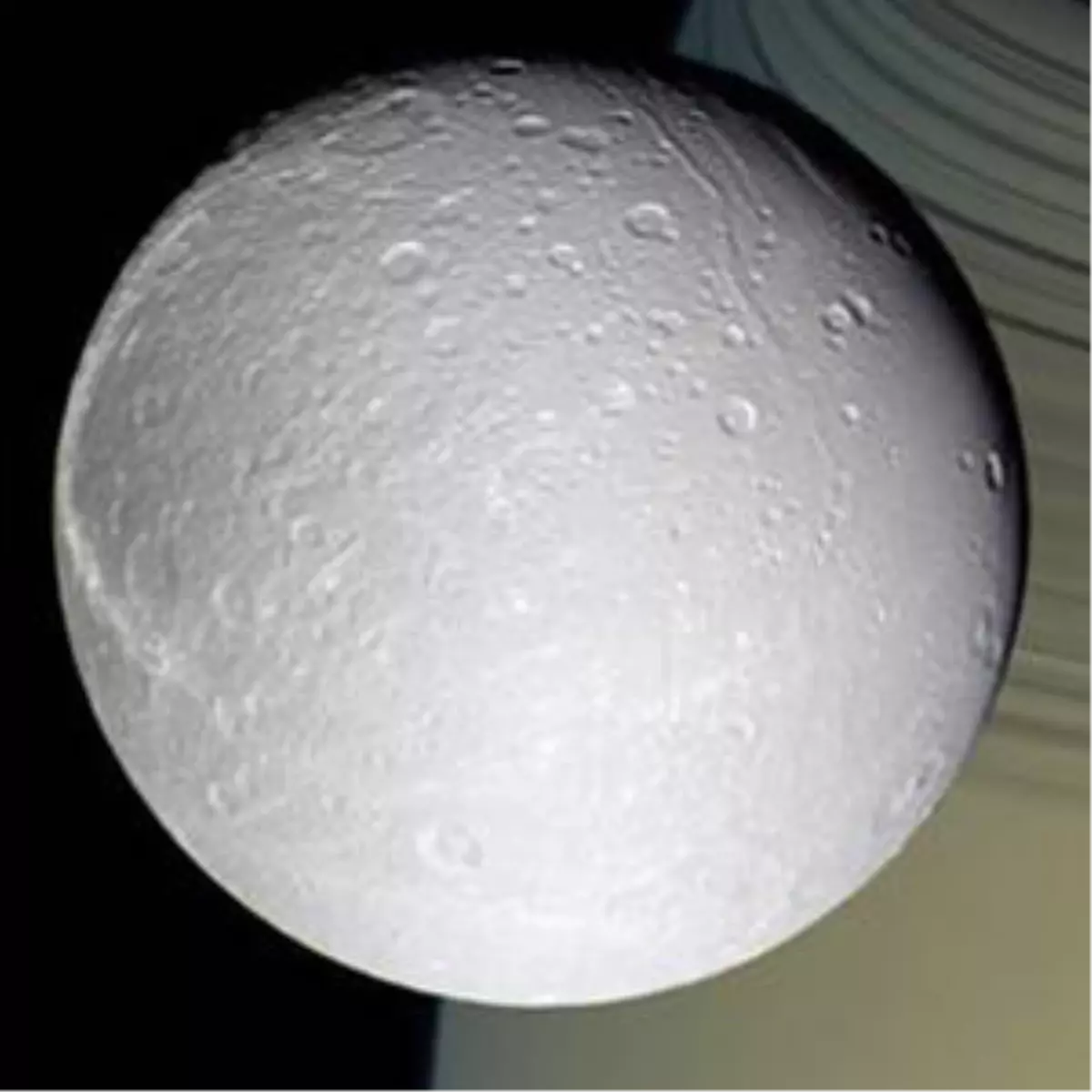 Satürn\'ün Uydusunda Buz Volkanı