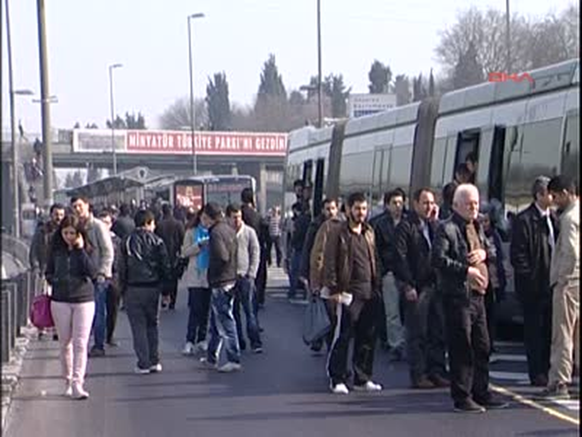 \'Şüpheli Poşet\' D100 ile Metrobüsü Durdurdu