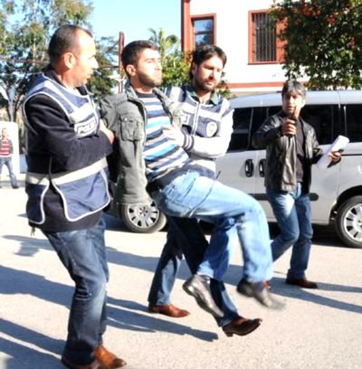 Tecavüz Zanlısı İzmir\'de Yakalandı