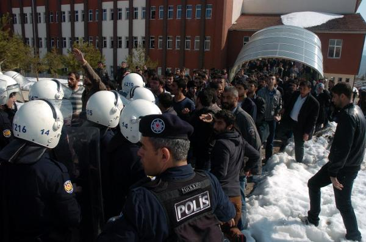Öğrenciler Birbirine Girdi!