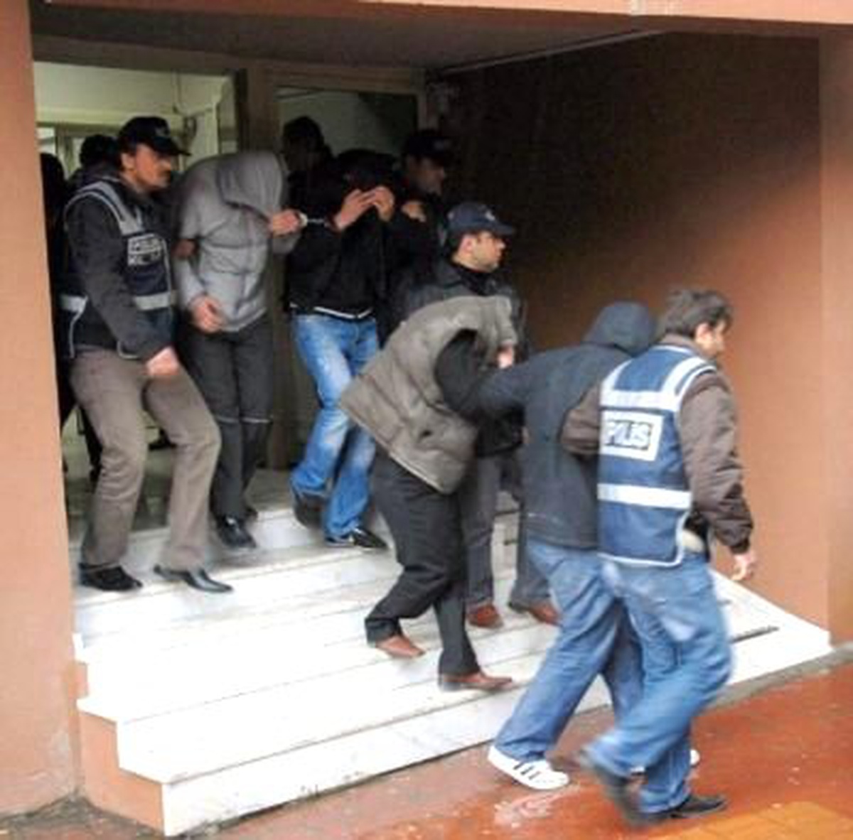 Uyuşturucu Ticareti Yapan 5 Kişi Tutuklandı