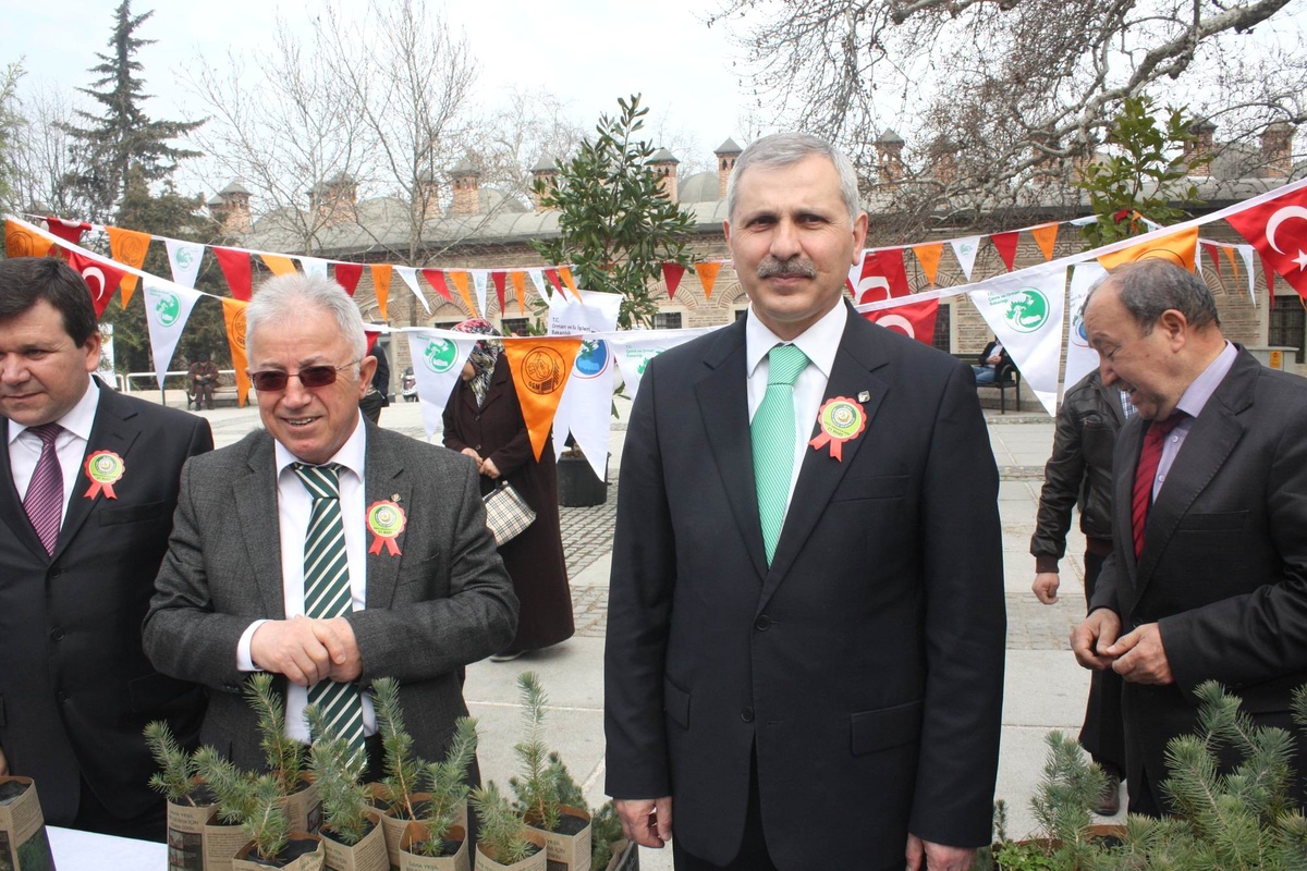Vatandaşlar Bedava Fidanları Kapıştı