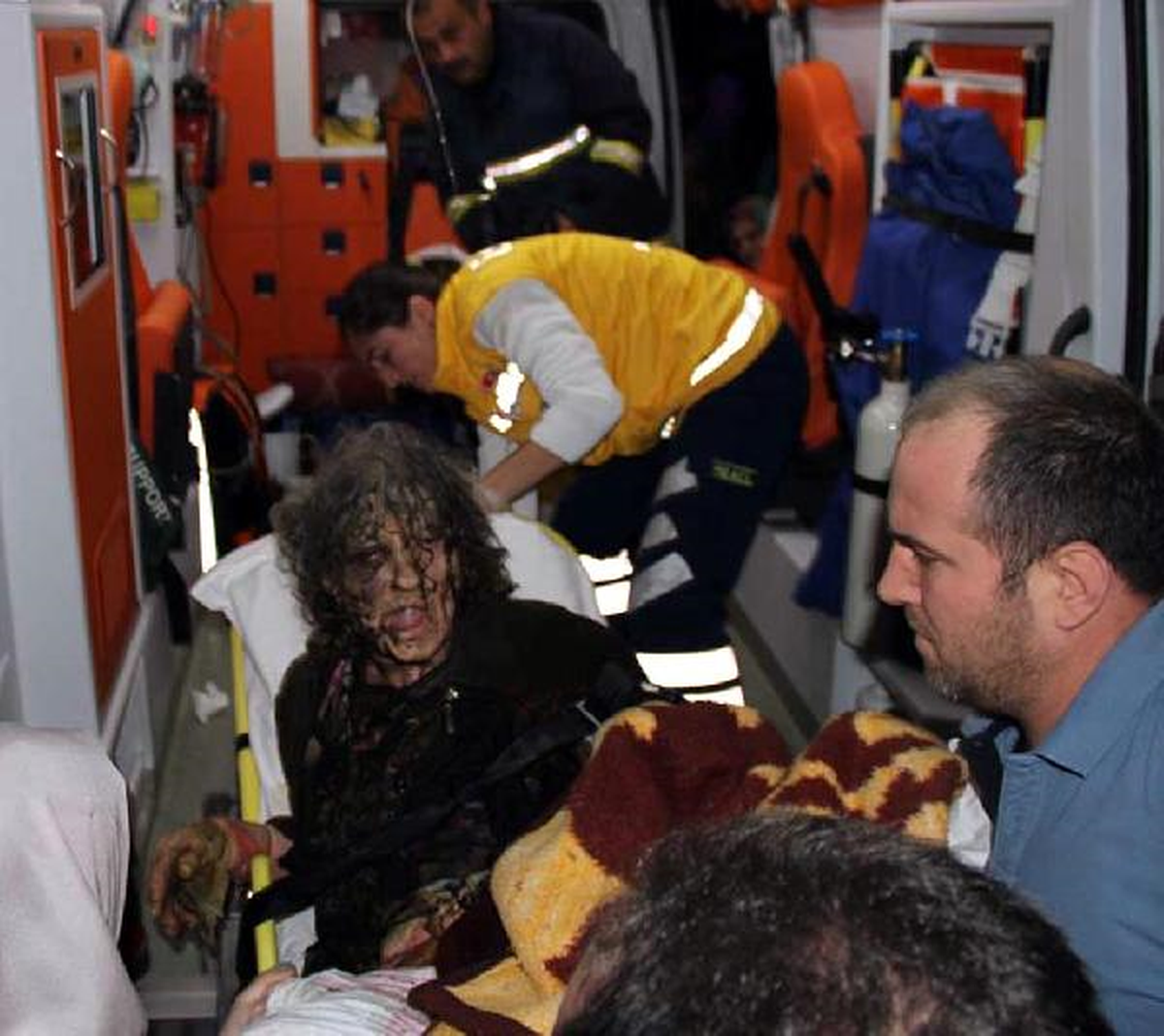 74 Yaşındaki Kadın Yangından Son Anda Böyle Kurtarıldı