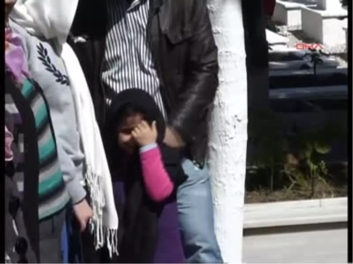 Şehit Babası Oğlunun Nişanlısına Sarılarak Acısını Paylaştı