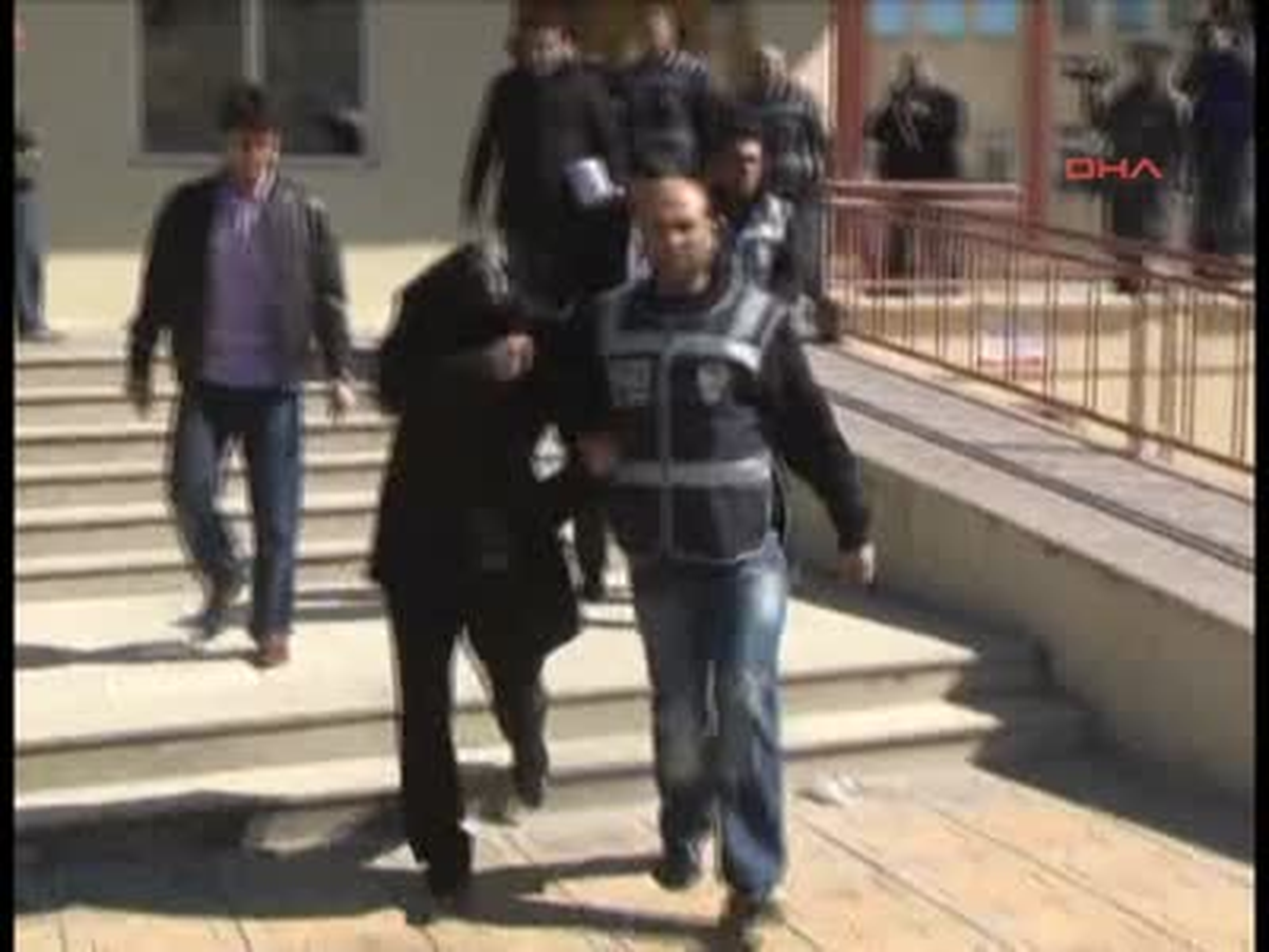 Ailesini Kaybetti, Sahte Evrak Çetesinden Yakalandı