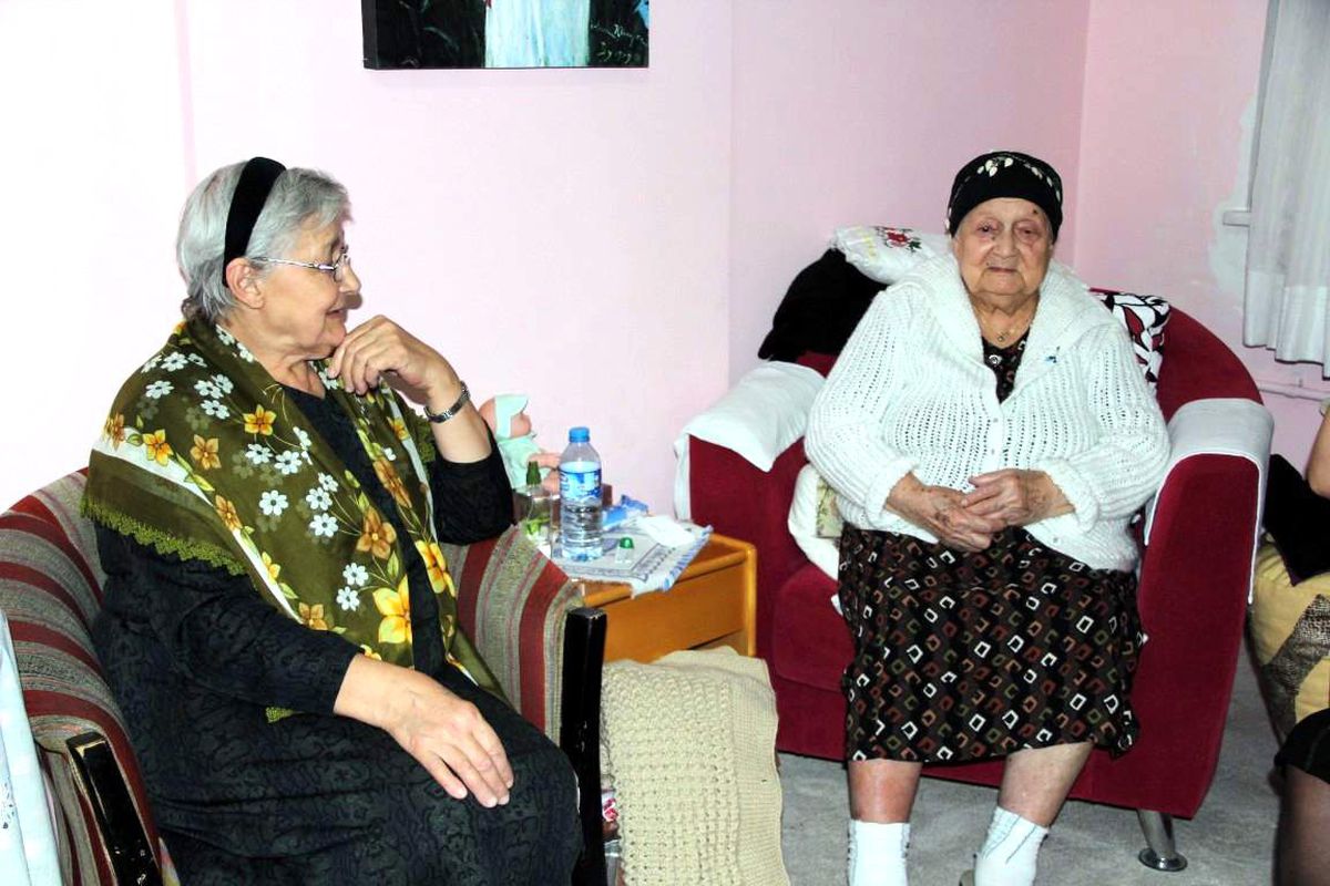 Anne Kız Huzur Evinde Kalıyor