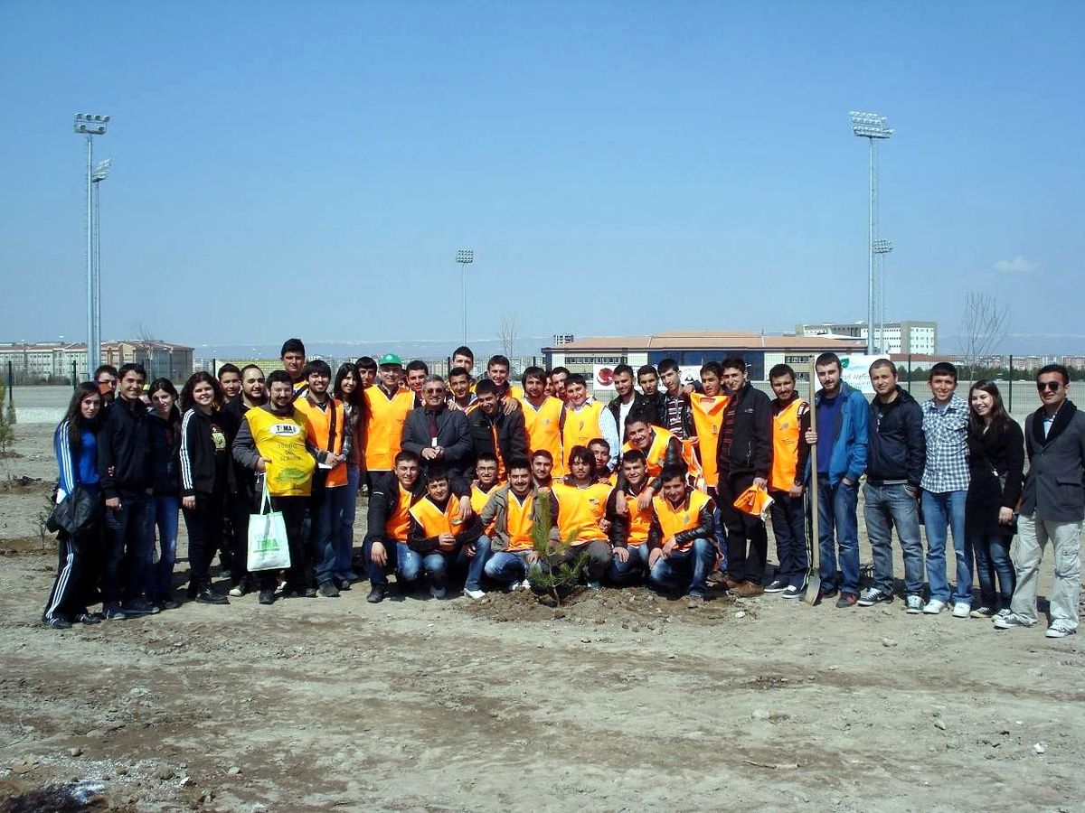 Baharı Ağaç Dikerek Karşıladılar