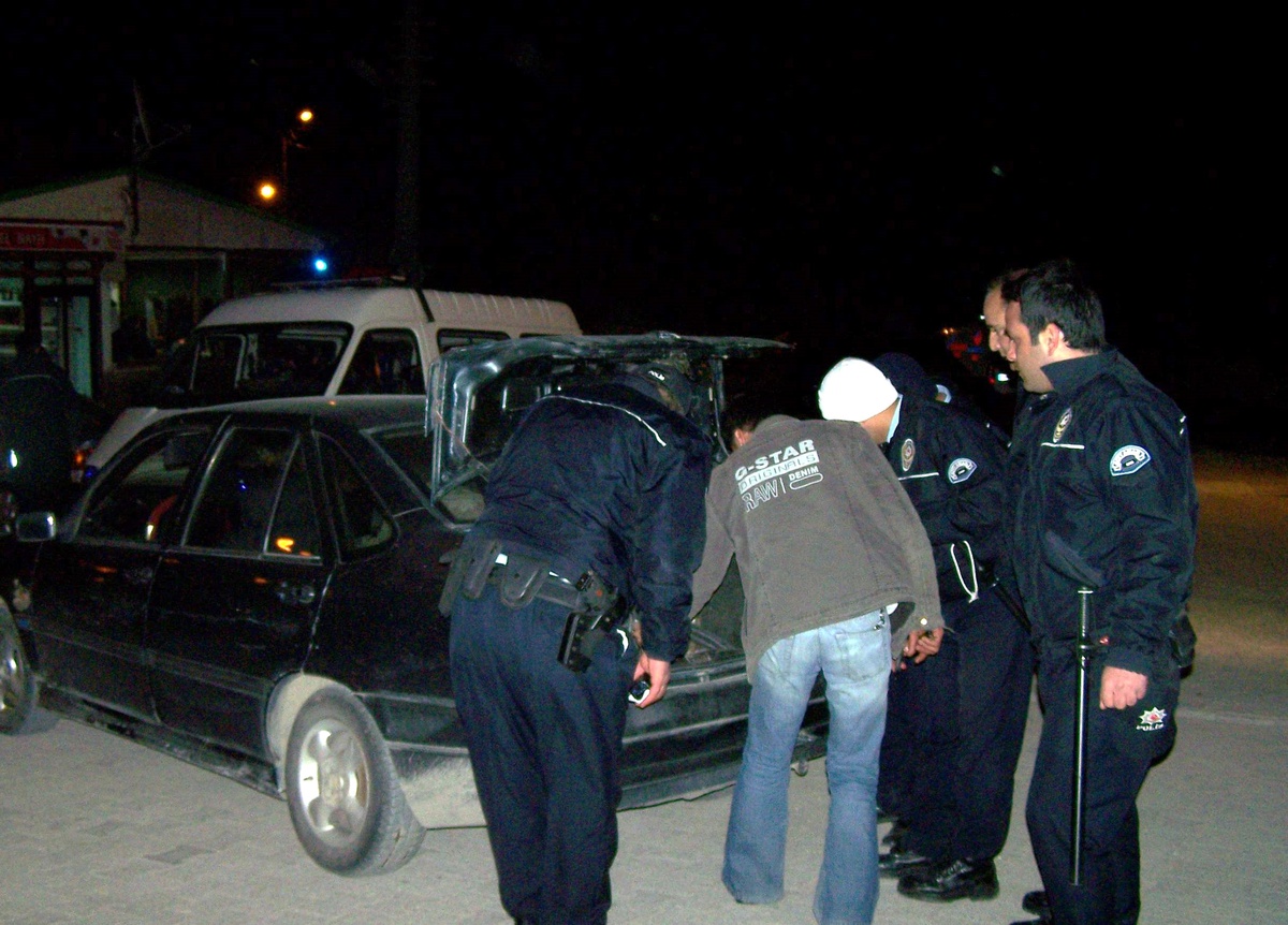 Besni\'de Polis Nevruz Gecesi Uygulama Yaptı